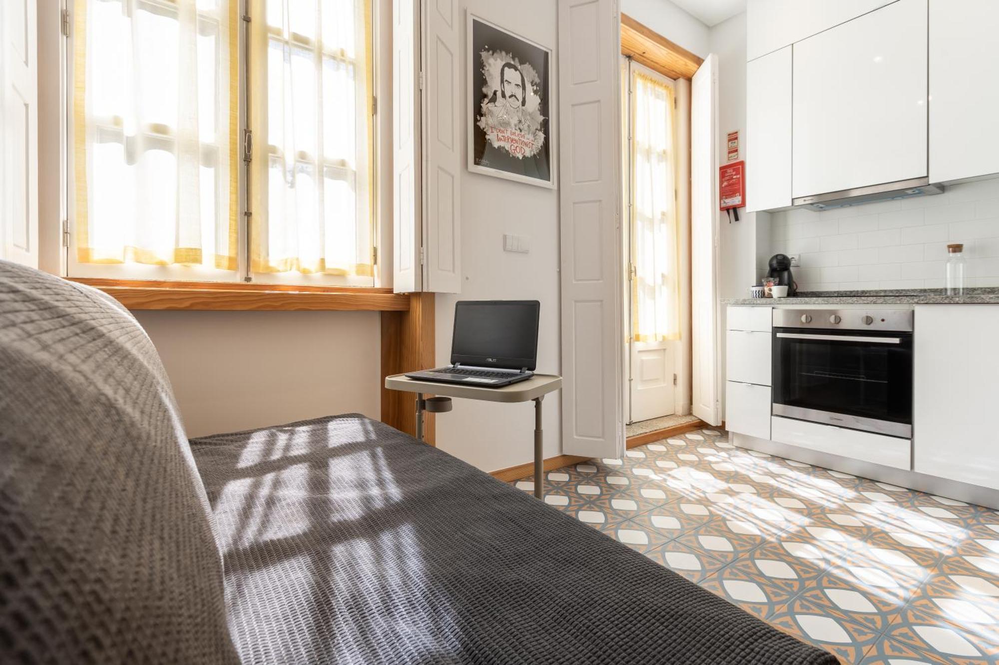 731 Costa Cabral Metro Residence Porto Quarto foto