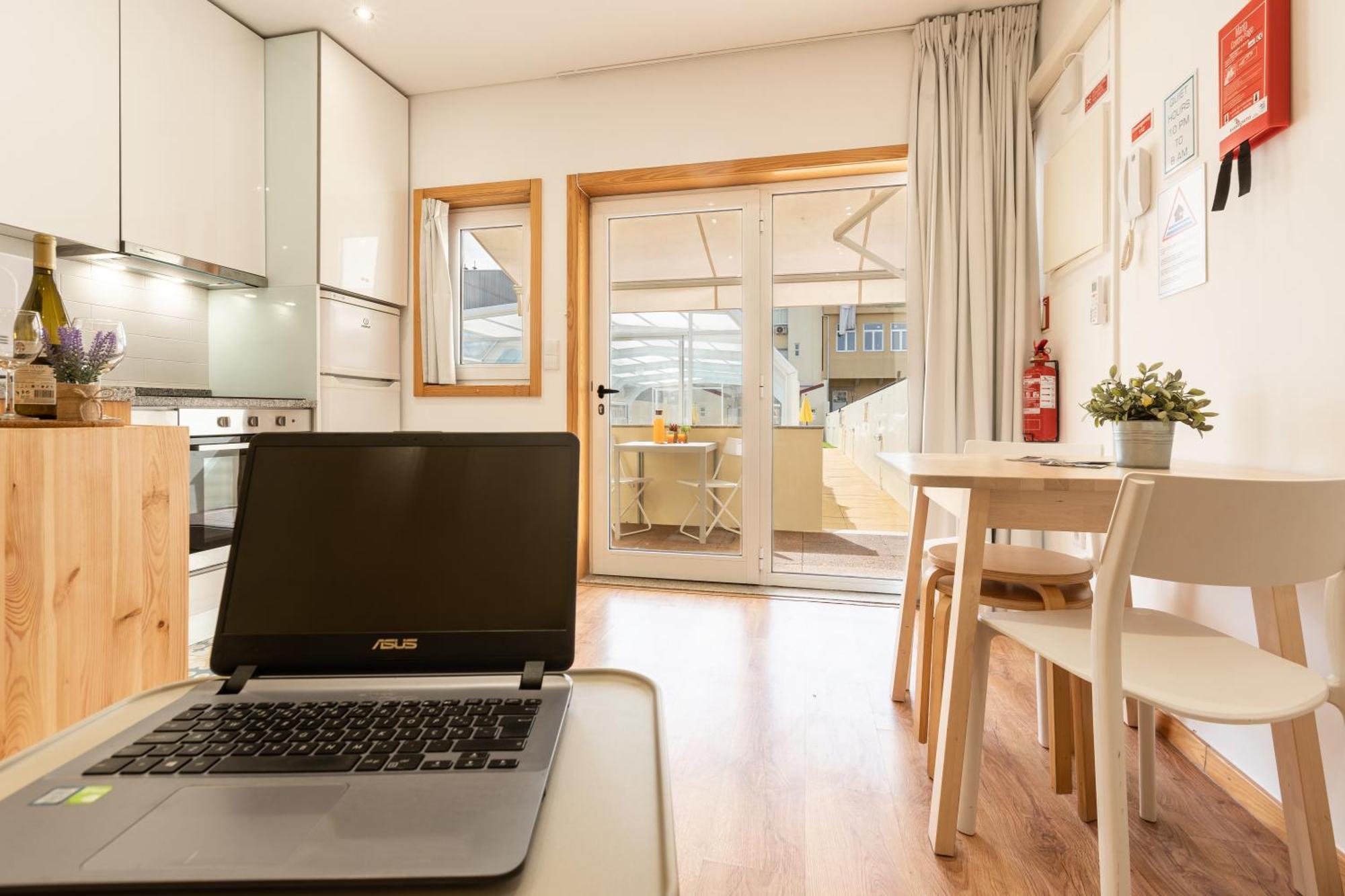 731 Costa Cabral Metro Residence Porto Quarto foto